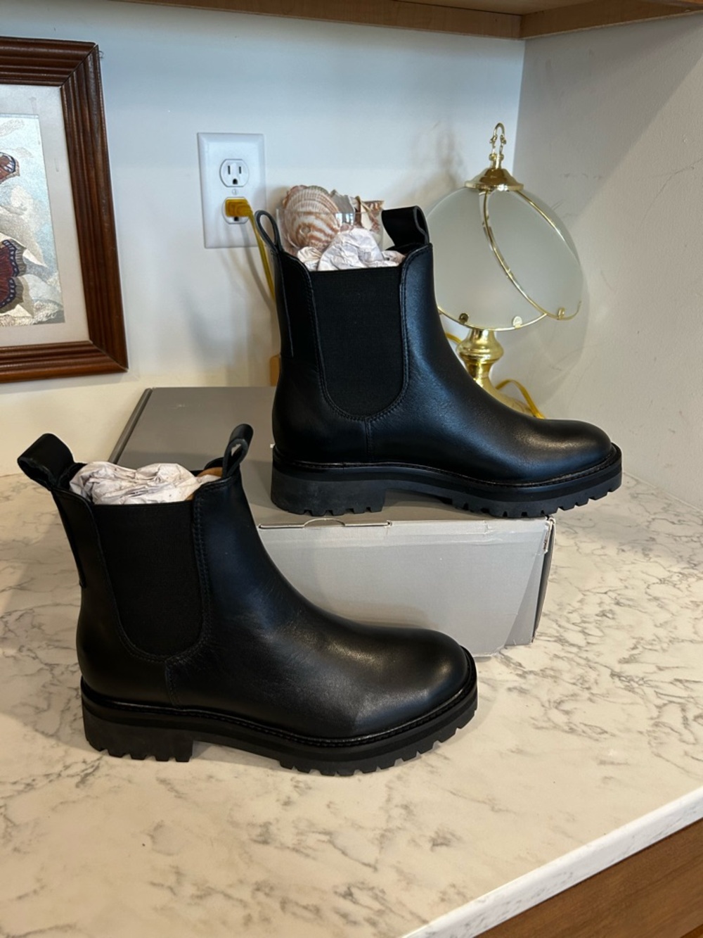 NWT Everlane Black Leather Chelsea Lug Sole Boot Size‎ 7